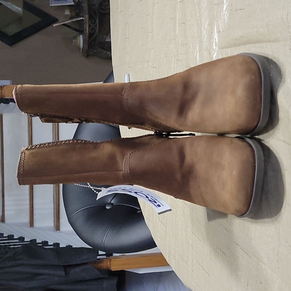 Teva boots  8 1/2